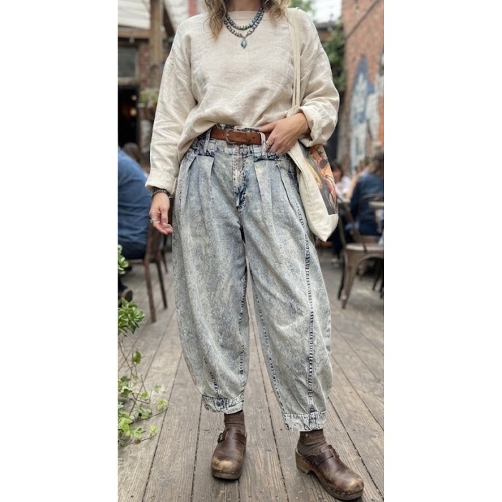 Free People We The Free XS Ridley Pull on Barrel Balloon Jeans Pants Acid Wash